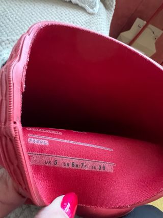 Botas de agua Hunter rojas con calcetines