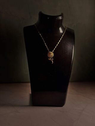 Collar girasol antiestrés dorado