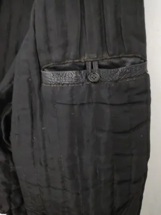 Chaquetón de cuero negro