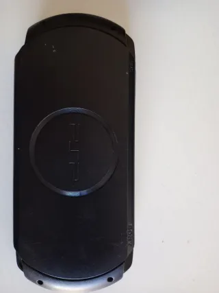 PSP Street Negra + 3 juegos + cargador + funda