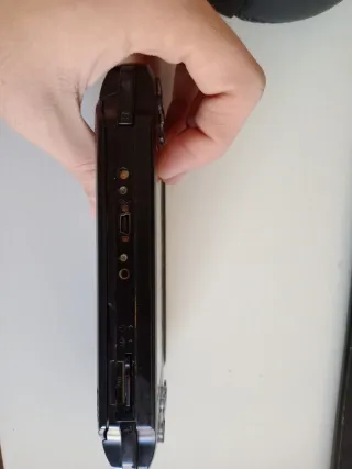 PSP Street Negra + 3 juegos + cargador + funda