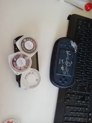 PSP Street Negra + 3 juegos + cargador + funda