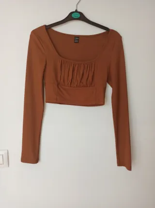 Top Shein manga larga marrón fruncido