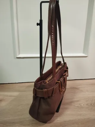 Bolso marrón con cinturón