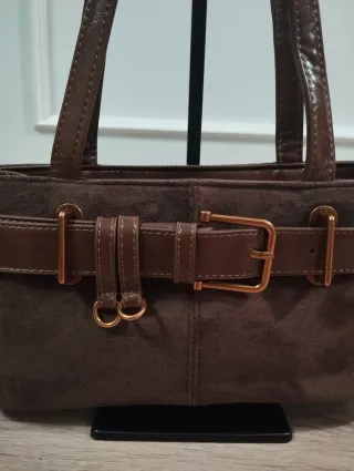 Bolso marrón con cinturón