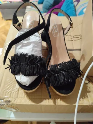 Sandalias de cuña con estampado étnico