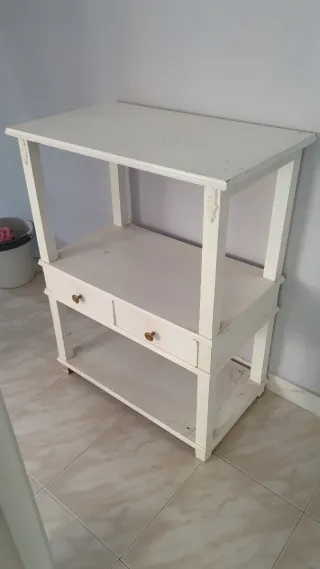 Cómoda vintage madera blanca y dorada