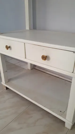 Cómoda vintage madera blanca y dorada