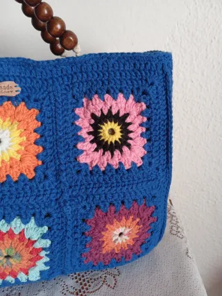 Bolso de ganchillo con flores granny
