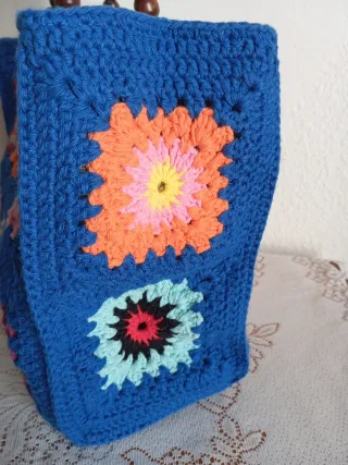 Bolso de ganchillo con flores granny