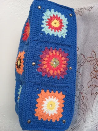 Bolso de ganchillo con flores granny