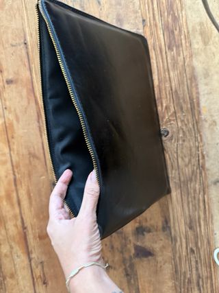 Funda portátil cuero MNG negra