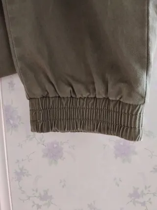 Pantalón verde jogger