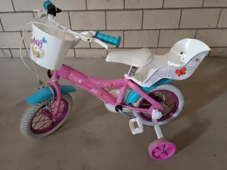 Bicicleta infantil rosa con cesta