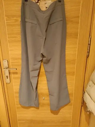 Pantalón gris