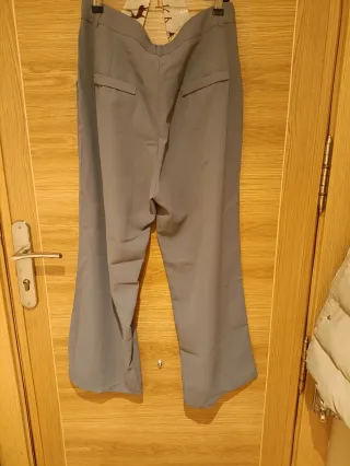 Pantalón gris