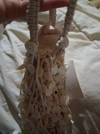 Bolso efecto nacarado con cadena