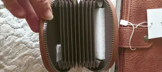 Cartera y tarjetero marrón nuevo