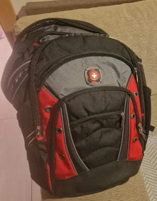 Mochila de montaña negra