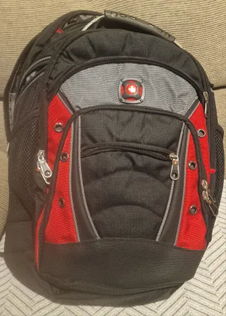Mochila de montaña negra