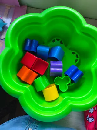 Juguete de plástico verde para niños