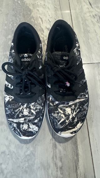 Zapatillas Adidas Estampado Blanco y Negro