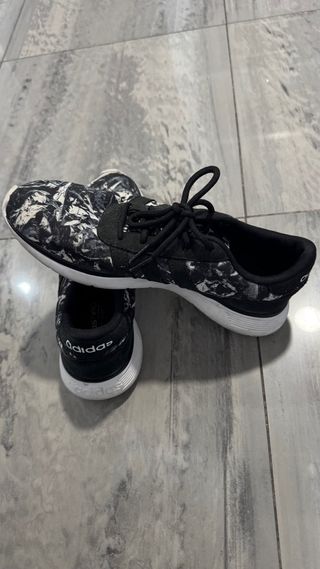 Zapatillas Adidas Estampado Blanco y Negro