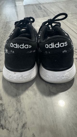 Zapatillas Adidas Estampado Blanco y Negro