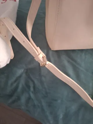 Bolso Guess Crema Piel