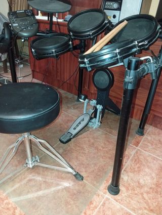 Batería Electrónica Alesis Nitro Mesh 8 Piezas