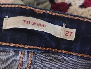 Pantalón pitillo Levi's azul