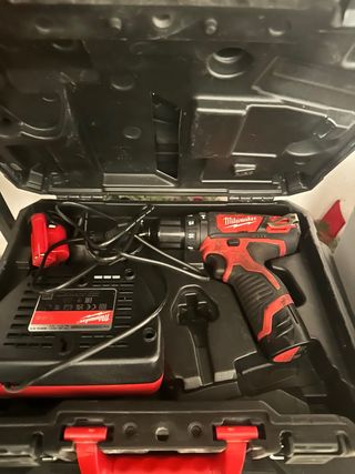 Taladro Percutor Milwaukee 12V Li-Ion 2.0Ah