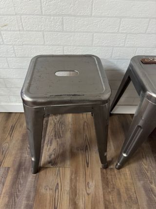 Banquetas metálicas apilables (Set de 3) 15€por uu