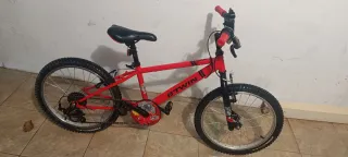 Bicicleta infantil Btwin roja