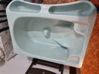 Cambiador y bañera de bebé con estampado ballenas