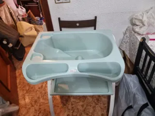 Cambiador y bañera de bebé con estampado ballenas