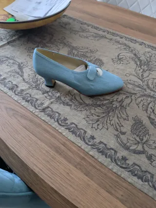 Zapatos de fallera azul cielo