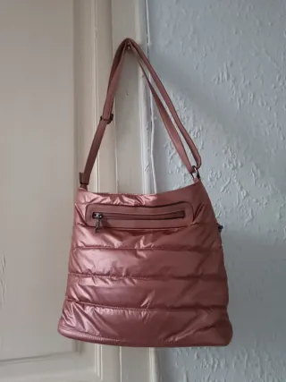 Bolso rosa acolchado con cremallera
