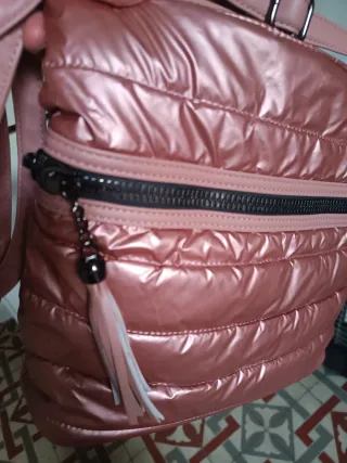 Bolso rosa acolchado con cremallera