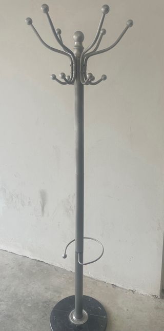 Perchero de pie moderno