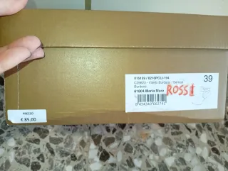 Stivaletti rossi con tacco e fibbia