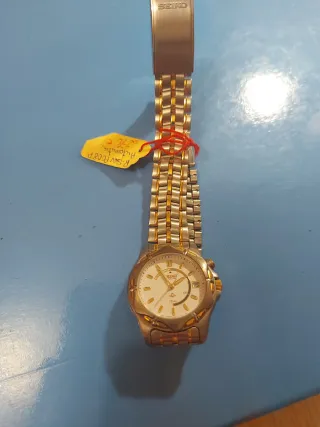 Reloj Seiko Kinetic dorado y plateado