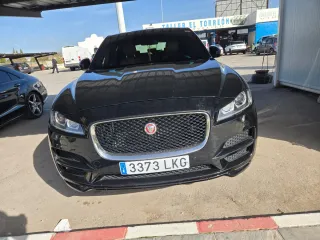 Jaguar F-Pace 2016