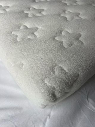 Minicuna tijera con colchón.