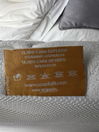 Minicuna tijera con colchón.