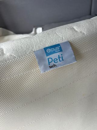 Minicuna tijera con colchón.