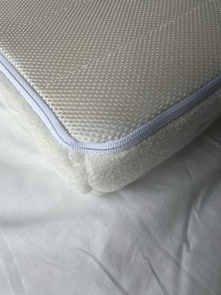 Minicuna tijera con colchón.