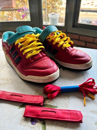 GY6493 - Talla 9 - Adidas Forum Low x South Park C