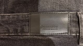Pantalón vaquero Stradivarius gris Talla 38