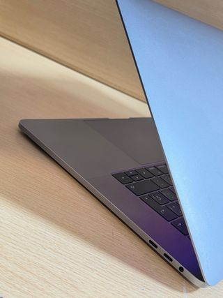 MacBook Pro 2016 (A1707) i7 / 16Gb / 512Gb / 2Gb